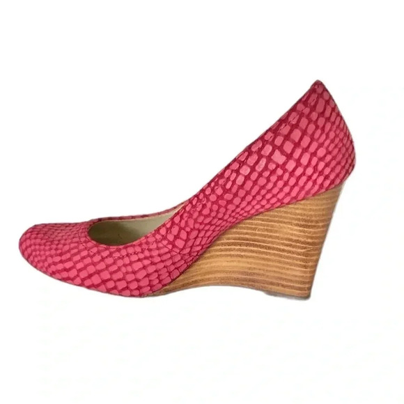 MAX STUDIO | Mecca Fuchsia Lizard Embossed Leather Wedge Pumps Size 8.5M - Picture 3 of 8
